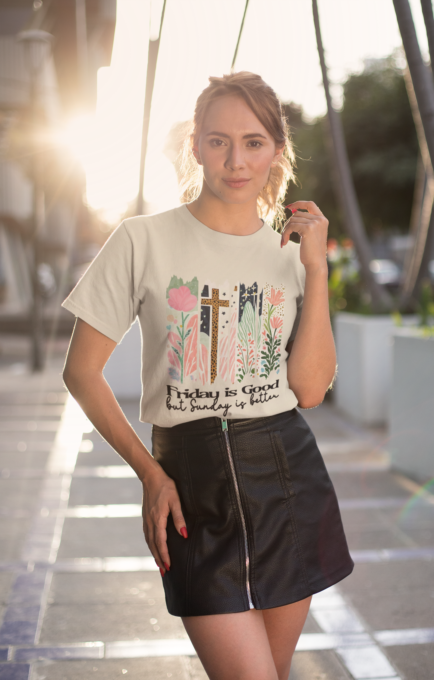 Friday is Good but Sunday is Better'Unisex T-Shirt -